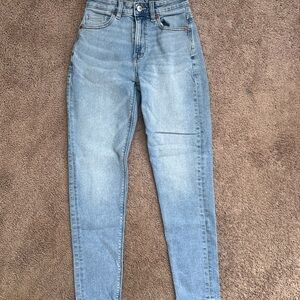 American Eagle Mom Jeans Light Wash Stretch